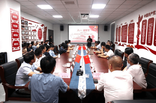 云顶官方网站党员参加“八一”节庆祝活动